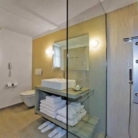 מלון Miramare Park 4*
